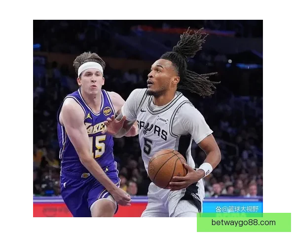 全队起立为卡斯尔庆祝三双创四项纪录 比肩邓肯19年 文班称其本就优秀